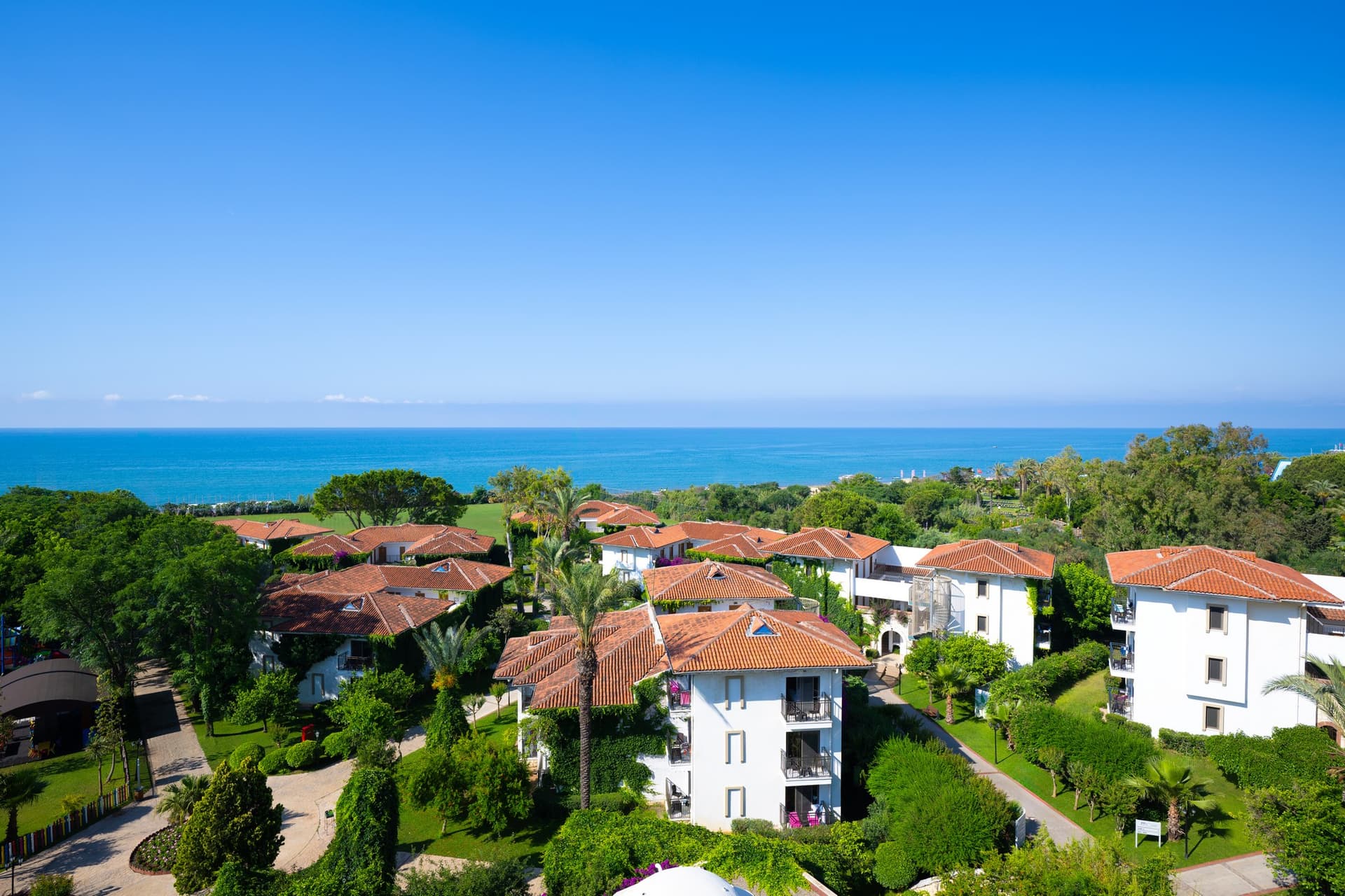 Belconti Resort Belek — havuz ve sahil manzarası