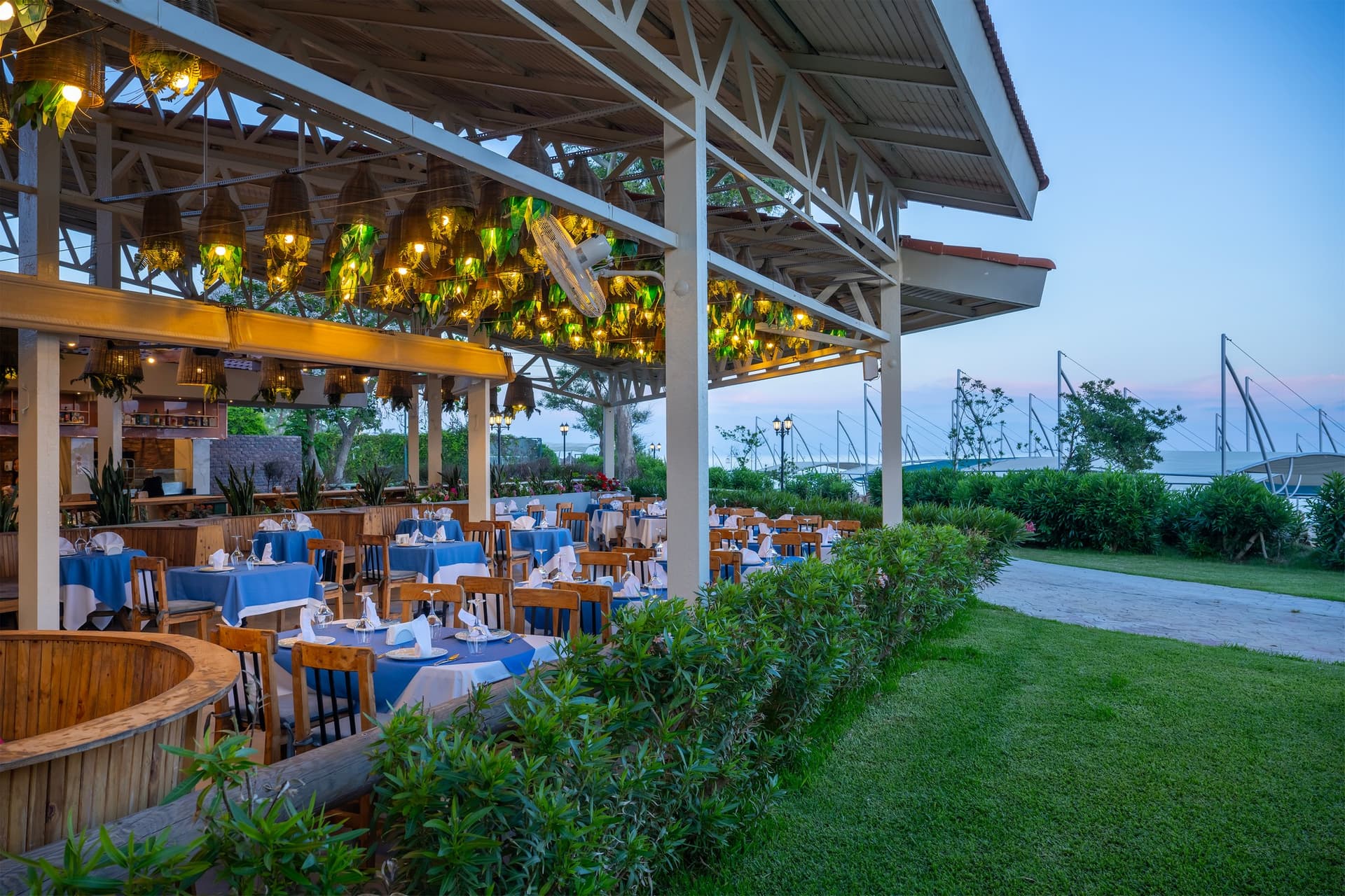Restaurants & Bars